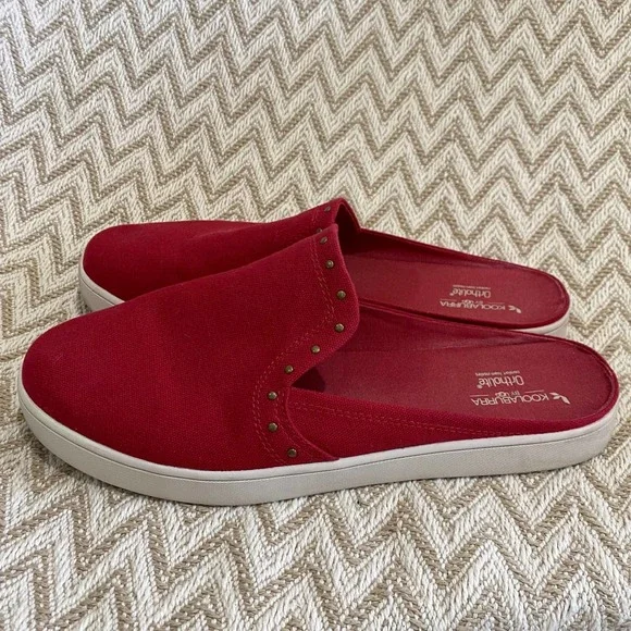 Koolaburra by UGG Darcee Slip On womens size 11 Red White Bronze tone studs EUC - Picture 3 of 10